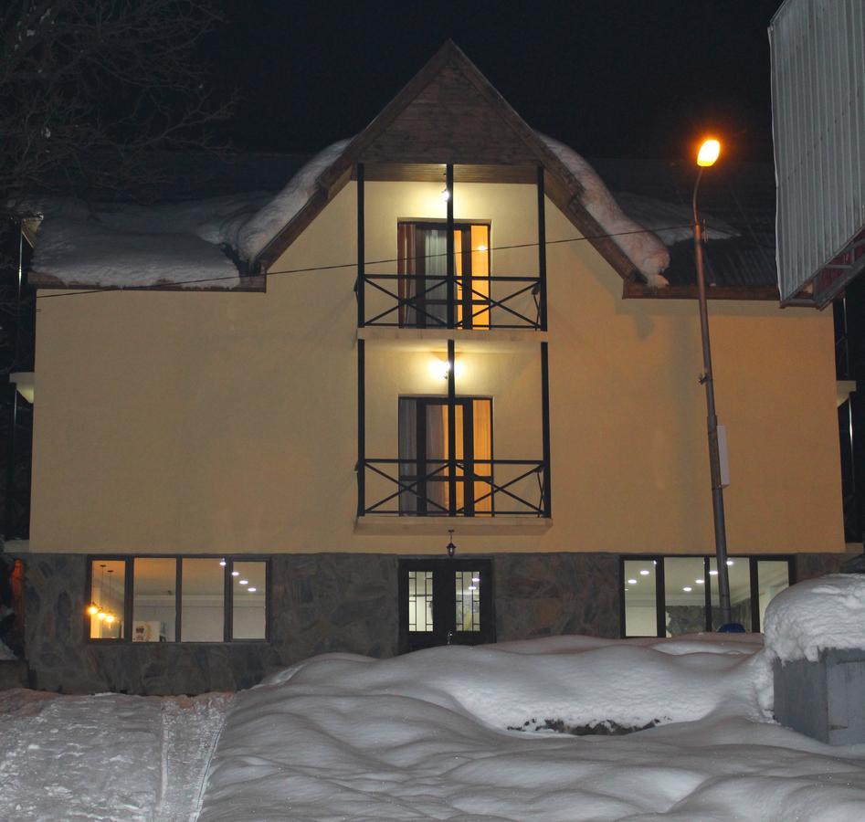 Guesthouse Gera Mestia Exteriör bild